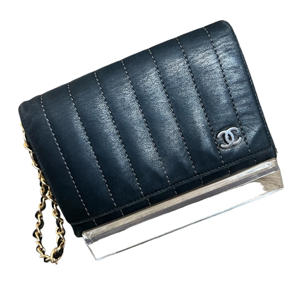 CHANEL black quilted leather Wallet